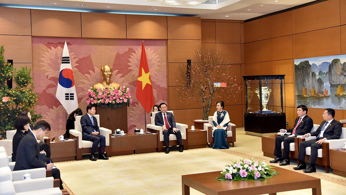 Chủ tịch Quốc hội Vương Đình Huệ đón và hội đàm với Chủ tịch Quốc hội Hàn Quốc -1