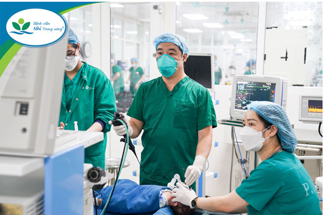 Hóc hạt lạc khiến 3 trẻ bị suy hô hấp do bít tắc đường thở -0
