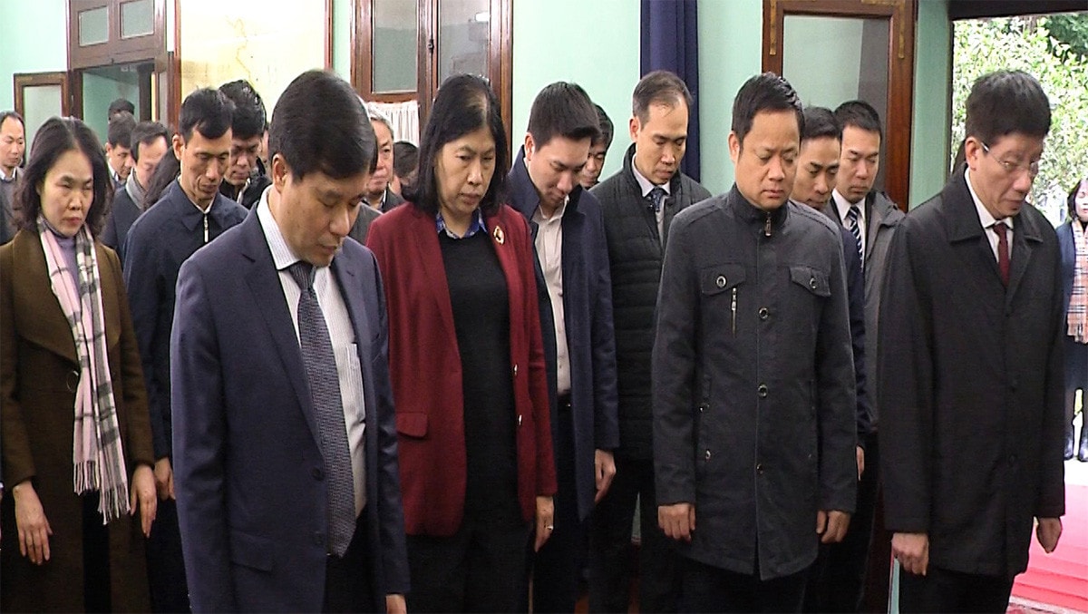 Đoàn đại biểu Văn Phòng Quốc hội dâng hương, báo công Chủ tịch Hồ Chí Minh -1