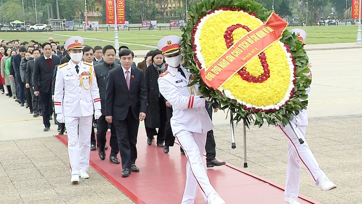Đoàn đại biểu Văn Phòng Quốc hội dâng hương, báo công Chủ tịch Hồ Chí Minh -3