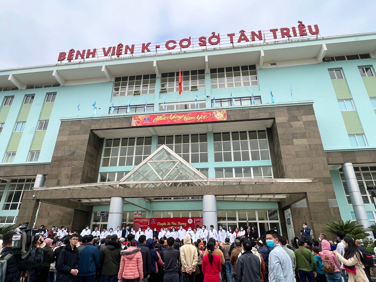 Ấm lòng những “Chuyến xe yêu thương” Bệnh viện K chở bệnh nhân về quê ăn Tết -0