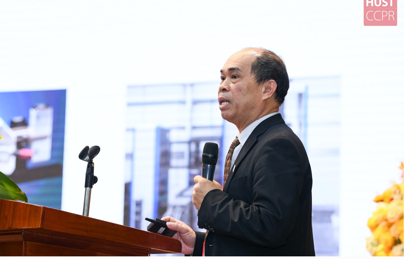 Khen thưởng 5 nhà giáo tiêu biểu nhất Đại học Bách khoa Hà Nội -0