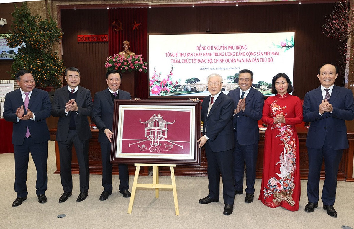 Tổng Bí thư Nguyễn Phú Trọng thăm, chúc Tết Đảng bộ, chính quyền và Nhân dân Thủ đô Hà Nội -6