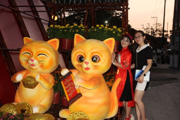 Tạo dáng bên Mèo 2023 Ngày Tết về Bạc Liêu đi “Chợ quê xưa” -0