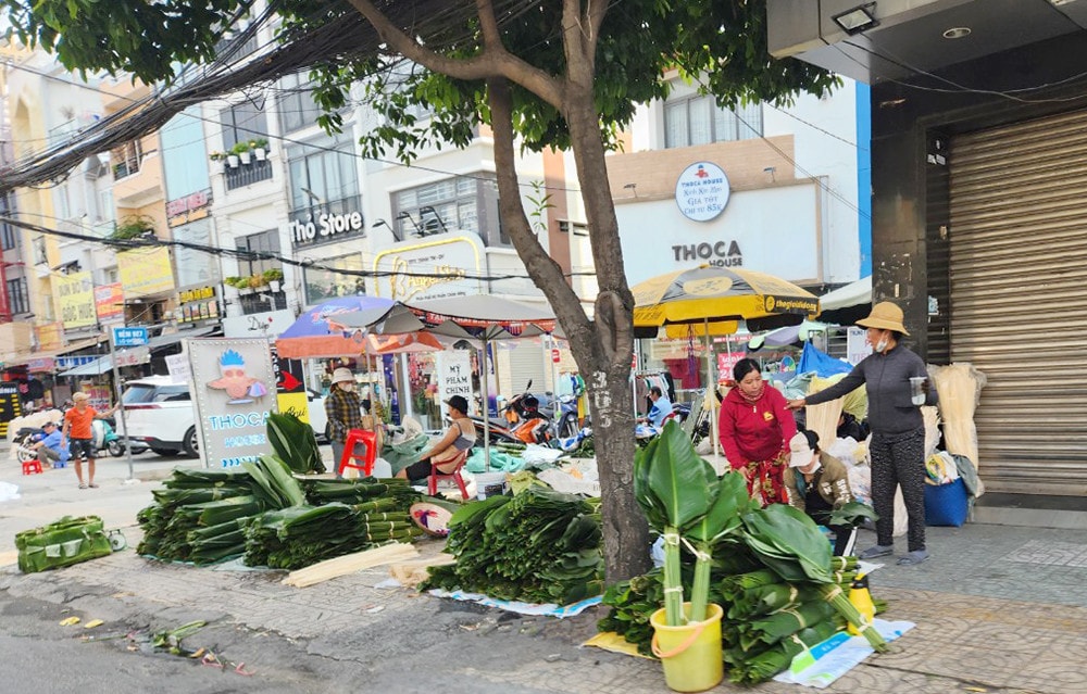 Chợ lá dong hơn nửa thế kỷ ở TP. Hồ Chí Minh nhộn nhịp ngày giáp Tết