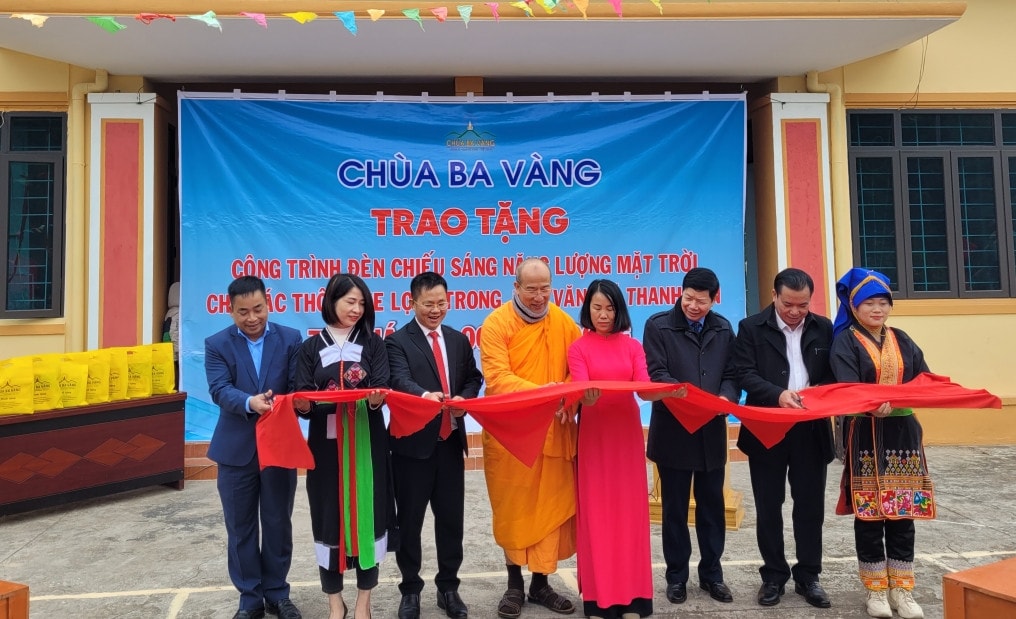 Chùa Ba Vàng chung tay thắp sáng đường quê vùng cao Ba Chẽ -0