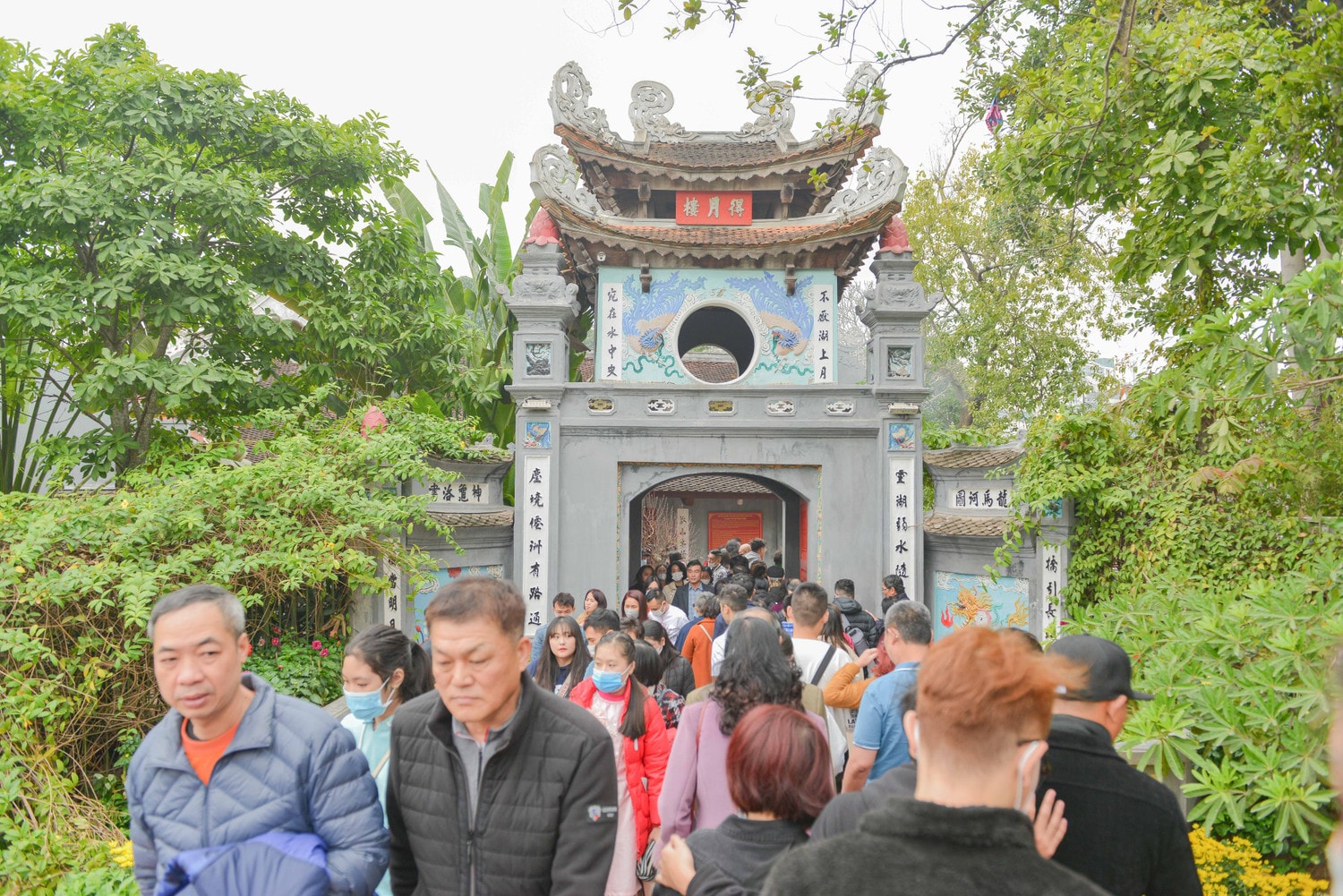 Người Hà Nội đi du xuân ngày mùng 1 tết -0