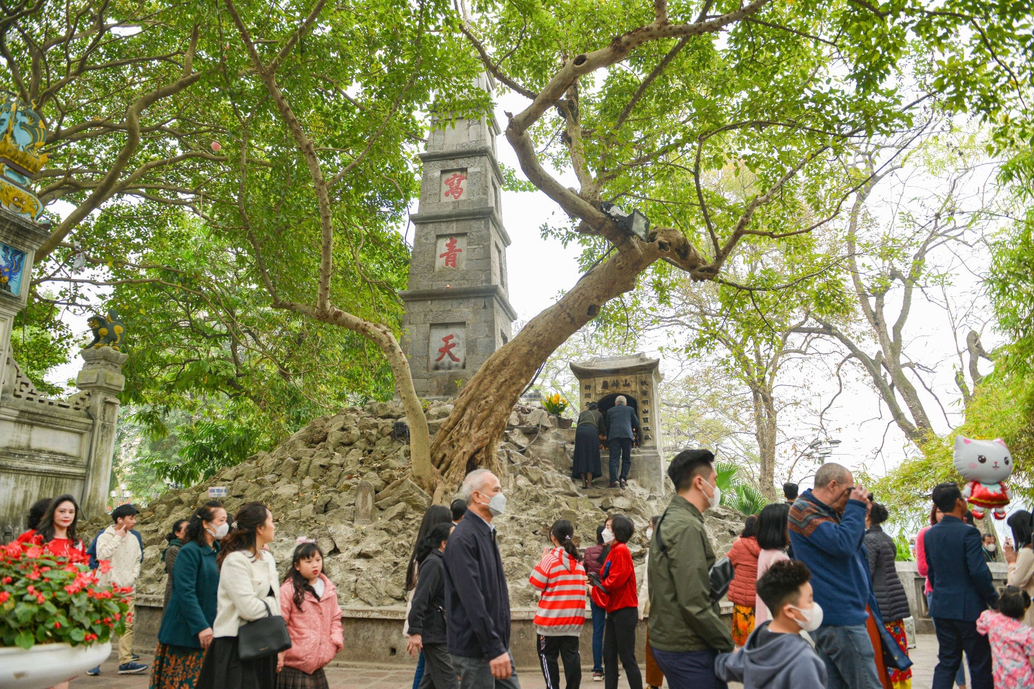 Người Hà Nội đi du xuân ngày mùng 1 tết -0