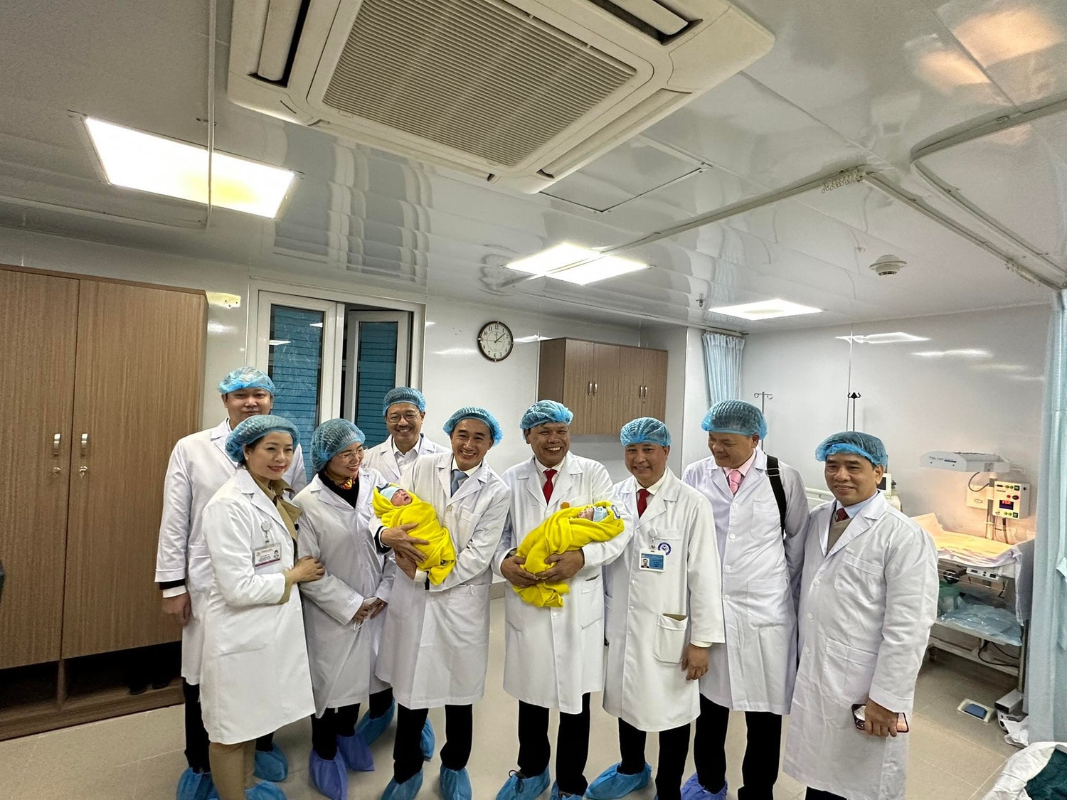 Hạnh phúc đón chào “chú mèo con” đầu tiên ra đời đúng khoảnh khắc giao thừa -0