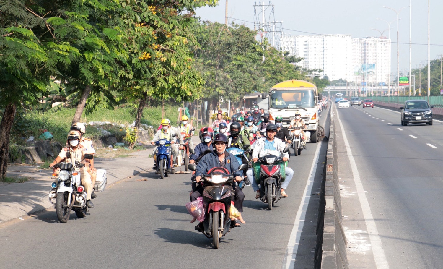 TP. Hồ Chí Minh: Dẹp “đinh tặc” gây nguy hiểm người tham gia giao thông ngày Tết