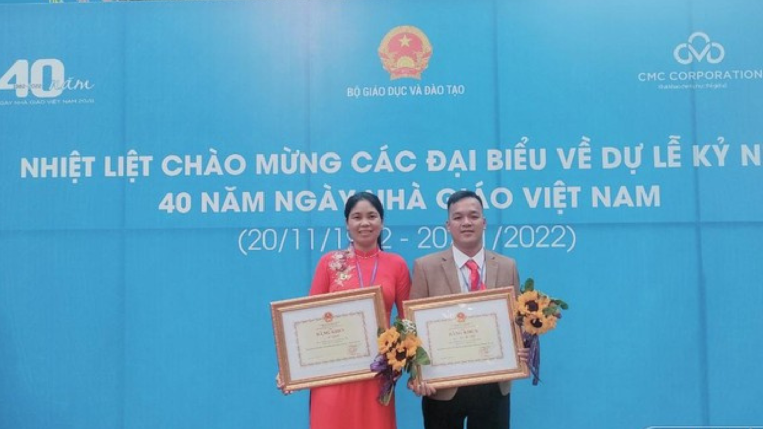 Cặp vợ chồng giáo viên cùng nhau gieo chữ nơi rẻo cao biên giới -0
