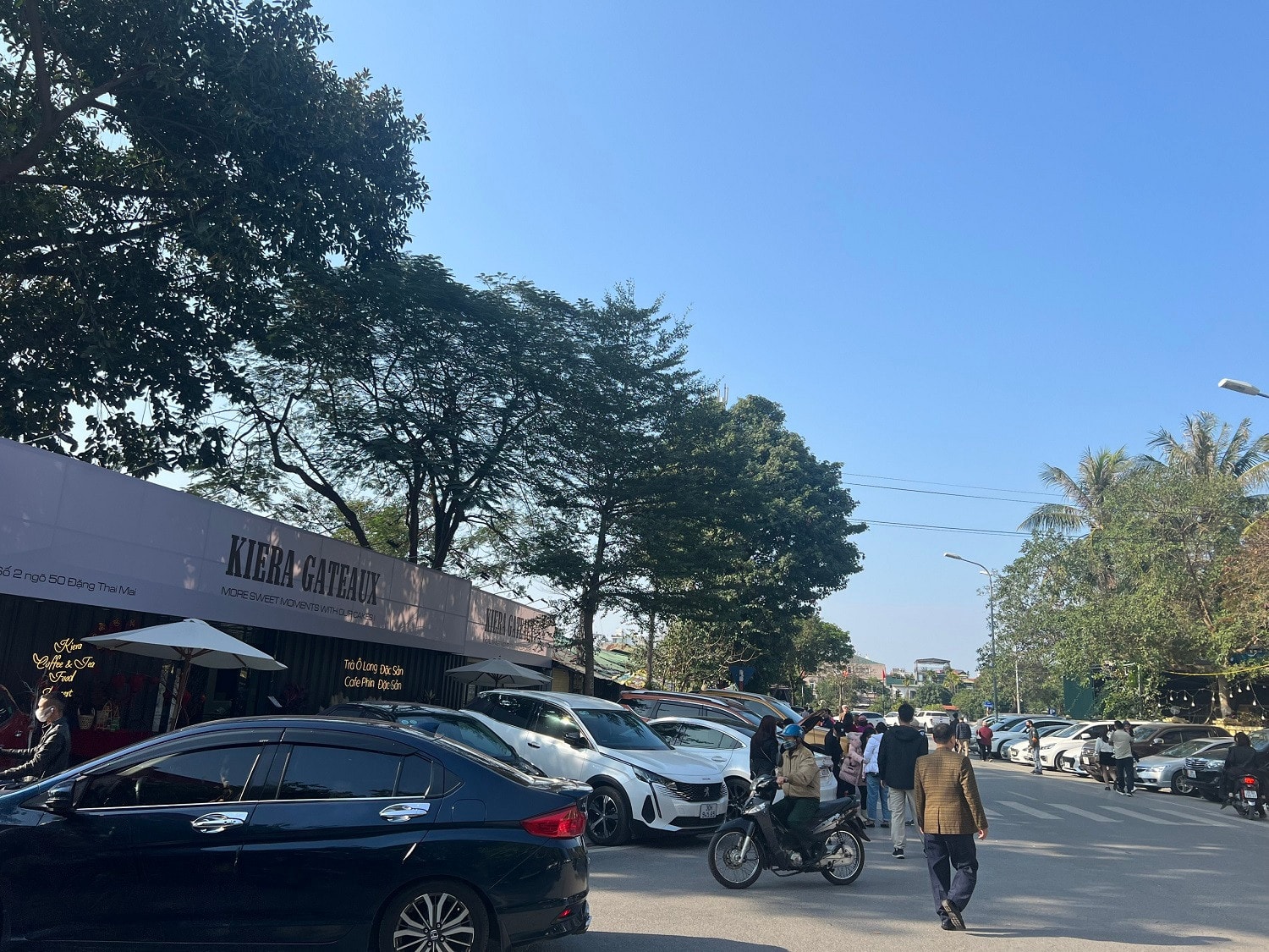 Hà Nội: Nhiều điểm trông giữ phương tiện gần Phủ Tây Hồ 