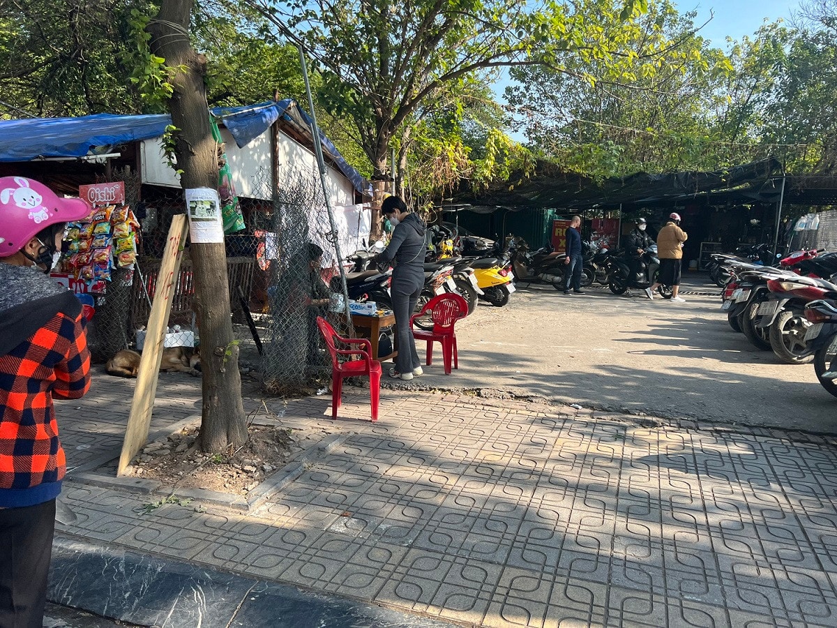 Hà Nội: Nhiều điểm trông giữ phương tiện gần Phủ Tây Hồ 