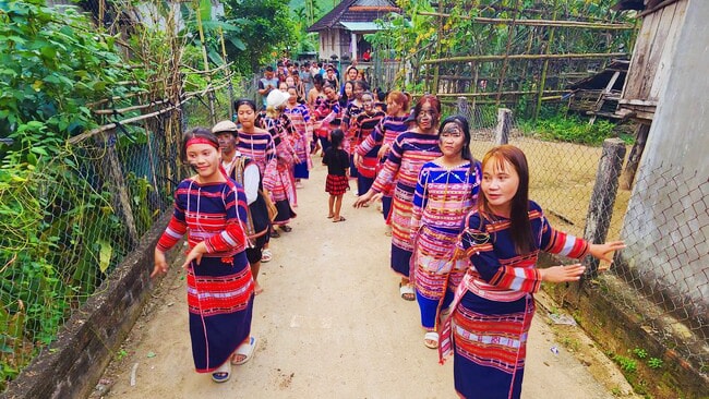 Nhiều đoàn khách đến với miền Trung và Tây Nguyên du Xuân -0