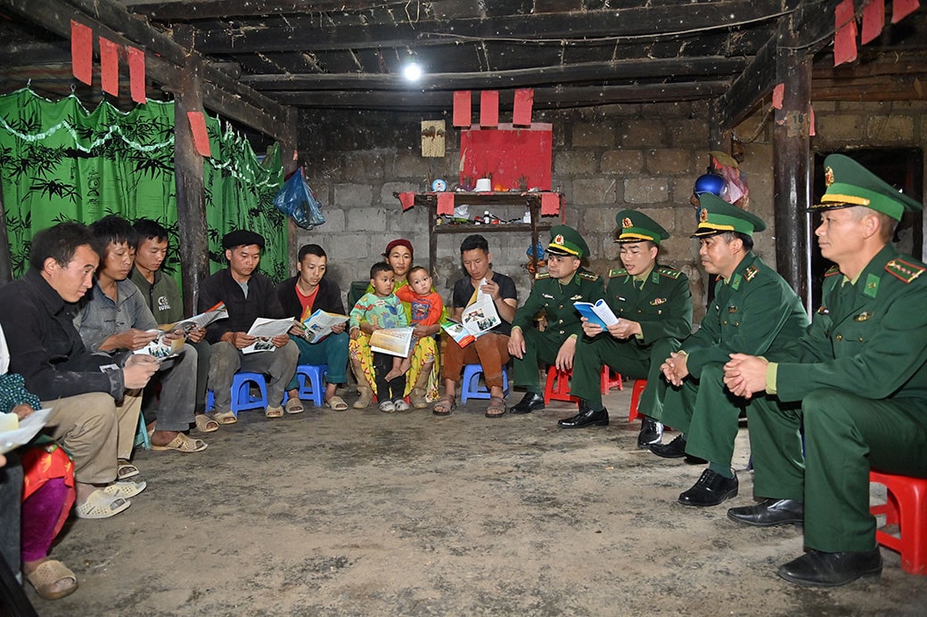Bộ đội Biên phòng Hà Giang: Vui Xuân mới không quên nhiệm vụ -0