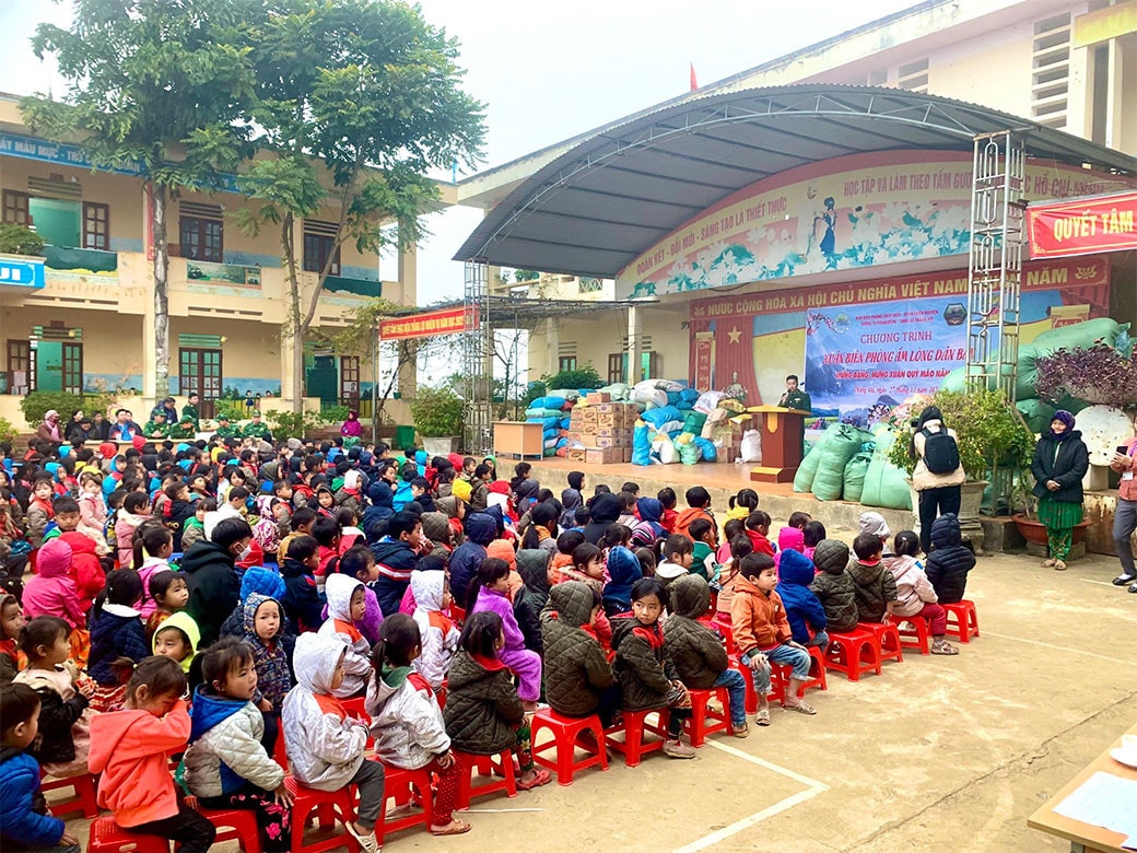 Bộ đội Biên phòng Hà Giang: Vui Xuân mới không quên nhiệm vụ -0