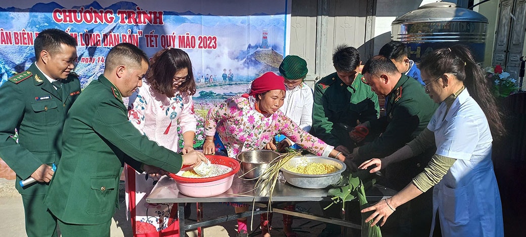 Bộ đội Biên phòng Hà Giang: Vui Xuân mới không quên nhiệm vụ -0