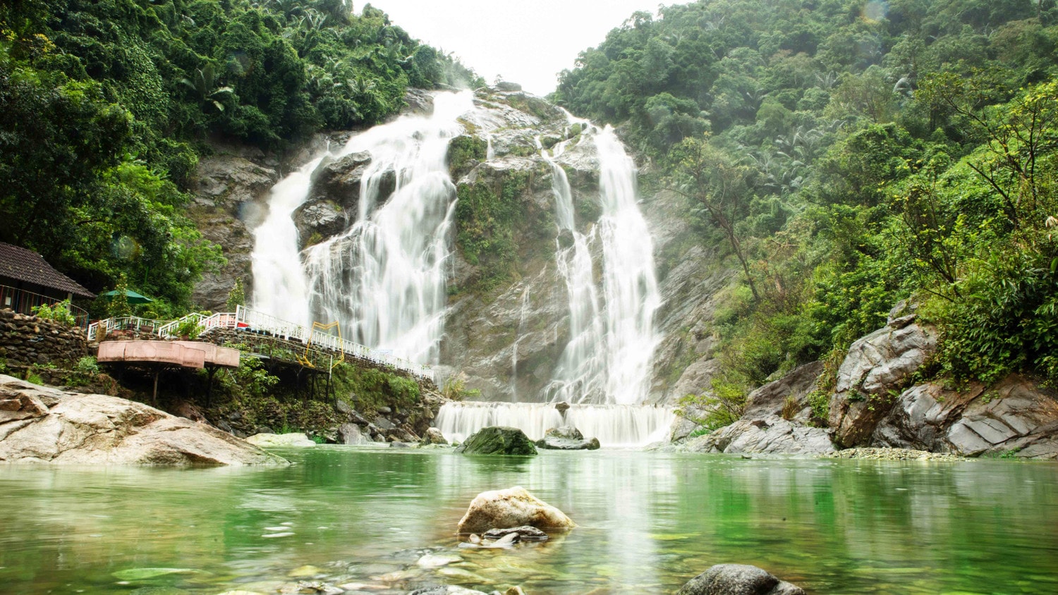 Nhiều đoàn khách đến với miền Trung và Tây Nguyên du Xuân -0