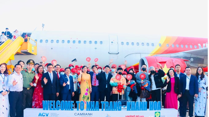 Nhiều đoàn khách đến với miền Trung và Tây Nguyên du Xuân -0