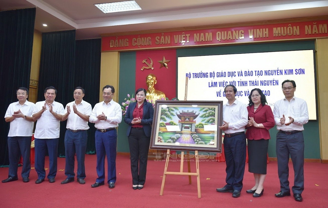 Đặc biệt ưu tiên phát triển đội ngũ nhà giáo -0