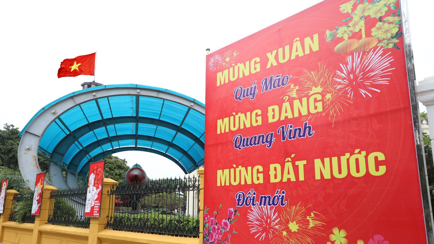Dân tộc đại đoàn kết - đất nước tất hùng cường!