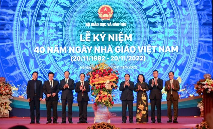 Đặc biệt ưu tiên phát triển đội ngũ nhà giáo -0