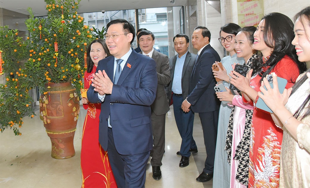 Một số hình ảnh Chủ tịch Quốc hội Vương Đình Huệ thăm, chúc Tết Báo Đại biểu Nhân dân, Truyền hình Quốc hội Việt Nam -0