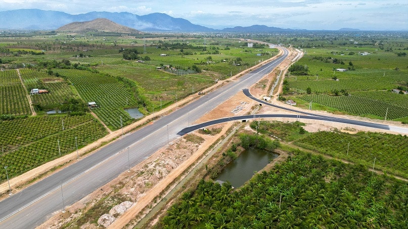 Trải nghiệm cao tốc Phan Thiết - Dầu Giây vừa thông xe kỹ thuật trong ngày đầu xuân -0