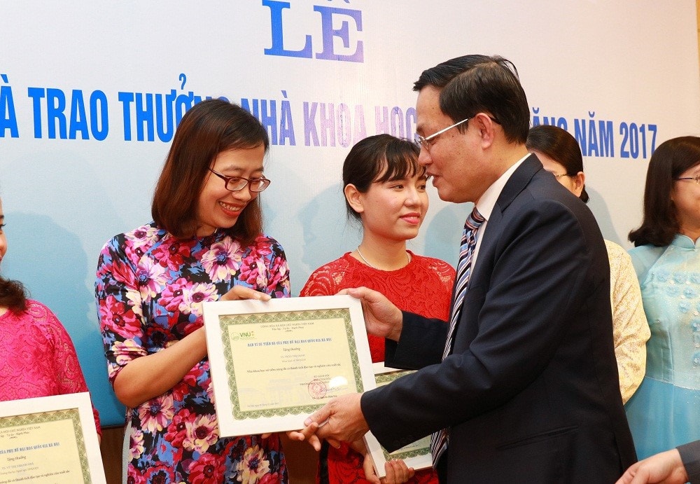 Nữ phó giáo sư trẻ nhất ngành Công nghệ thông tin: 