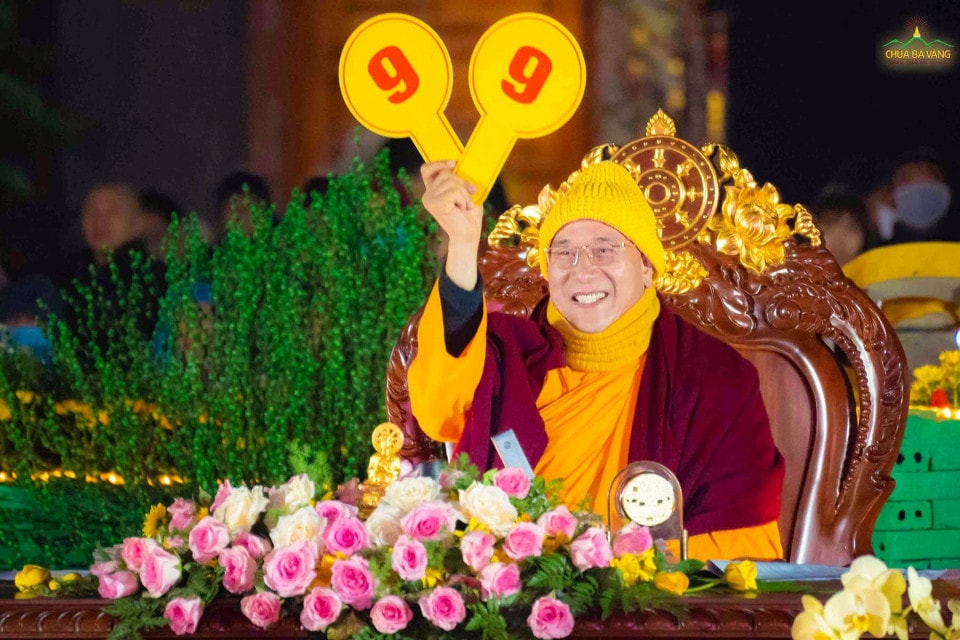 Những hình ảnh ấn tượng trong đêm giao thừa chào xuân Quý Mão tại chùa Ba Vàng -0