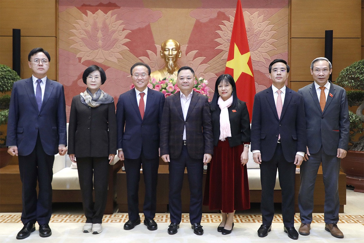 Phó Chủ nhiệm Ủy ban Kinh tế Nguyễn Ngọc Bảo tiếp đoàn nghị sĩ Quốc hội Hàn Quốc -1