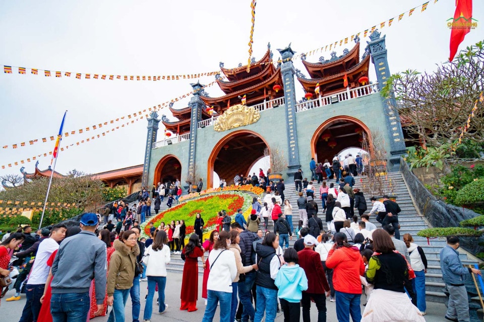 Bài 2: Lan tỏa ánh sáng Phật Pháp đi muôn phương -0