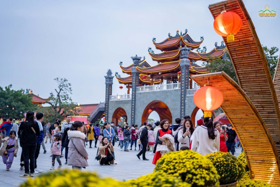 Bài 2: Lan tỏa ánh sáng Phật Pháp đi muôn phương -0