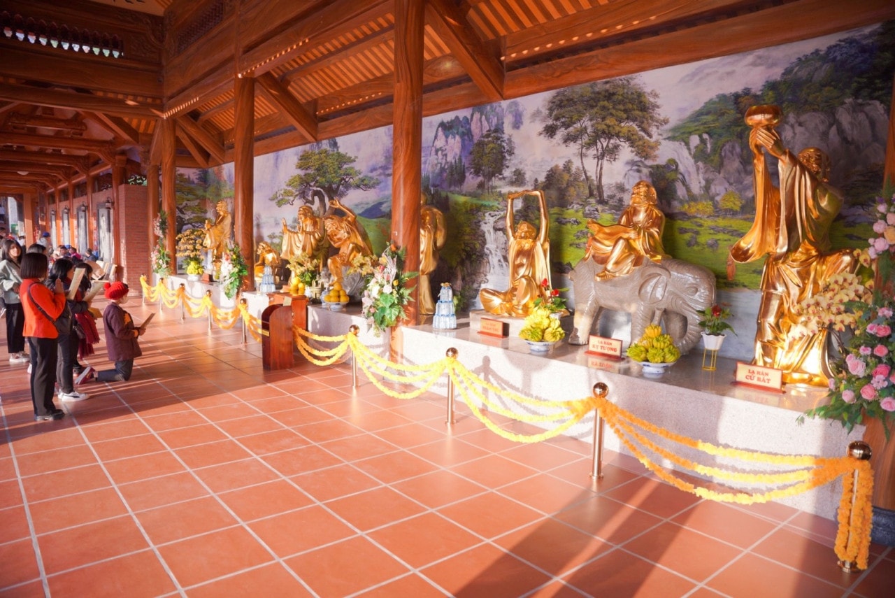 Bài 2: Lan tỏa ánh sáng Phật Pháp đi muôn phương -0