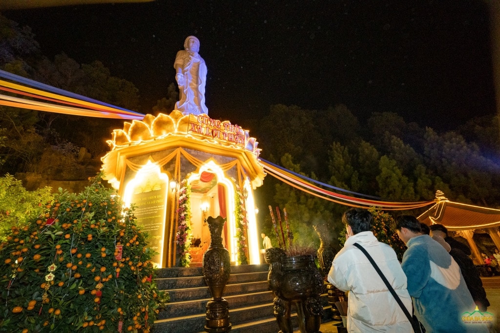 Bài 2: Lan tỏa ánh sáng Phật Pháp đi muôn phương -0
