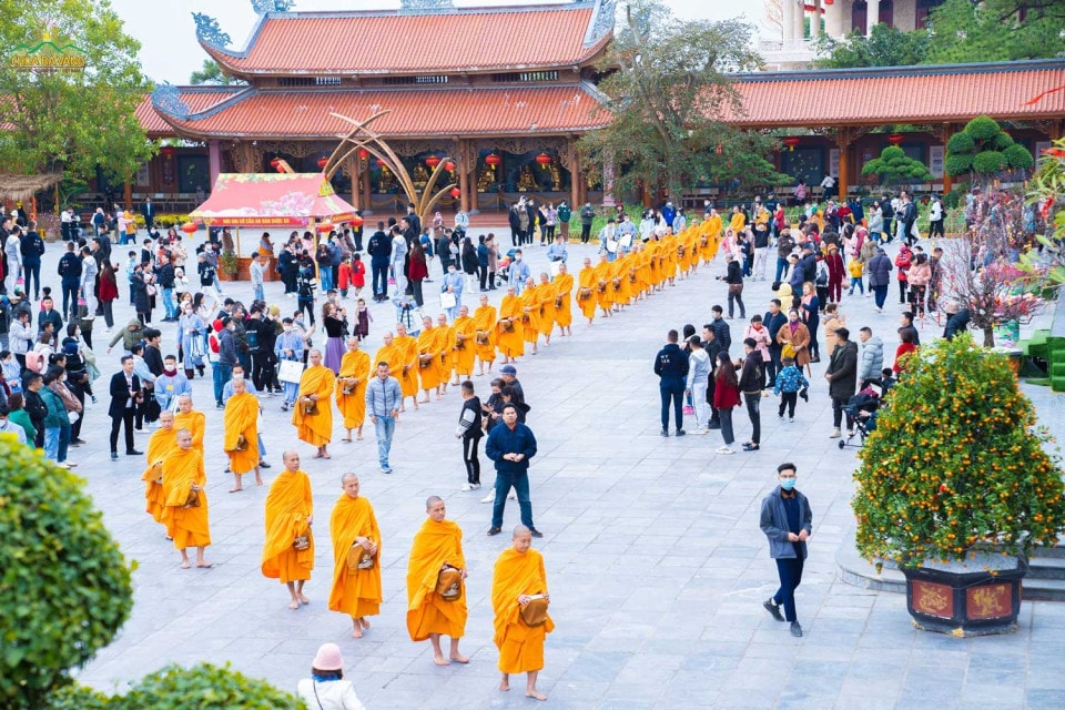 Bài 3: Nguyện cầu cho đất nước thái bình, nhân dân an lạc -0