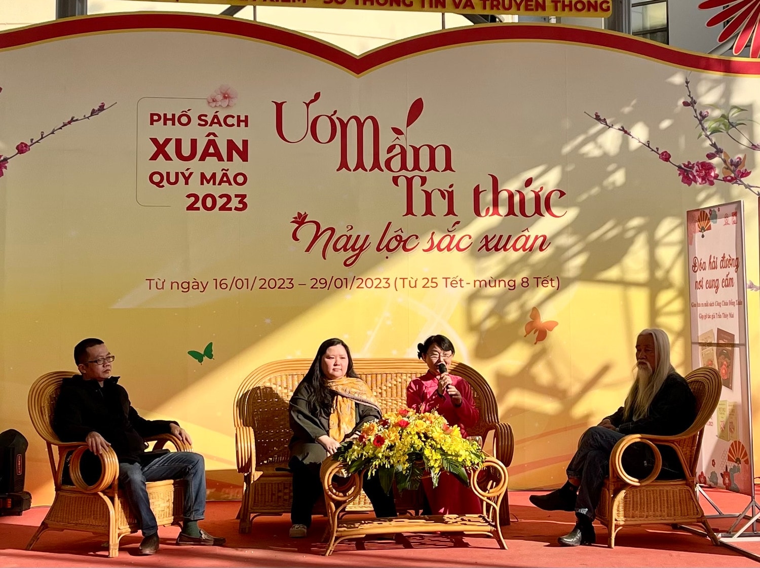 Giao lưu ra mắt tiểu thuyết lịch sử 