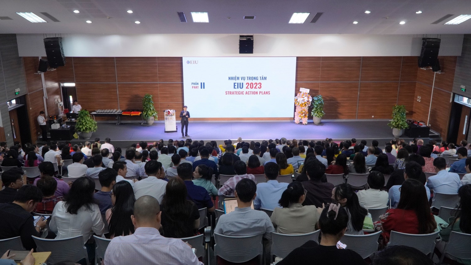 Trường Đại học Quốc tế Miền đông phấn đấu hoàn thành 6 nhiệm vụ trọng tâm năm 2023 -0