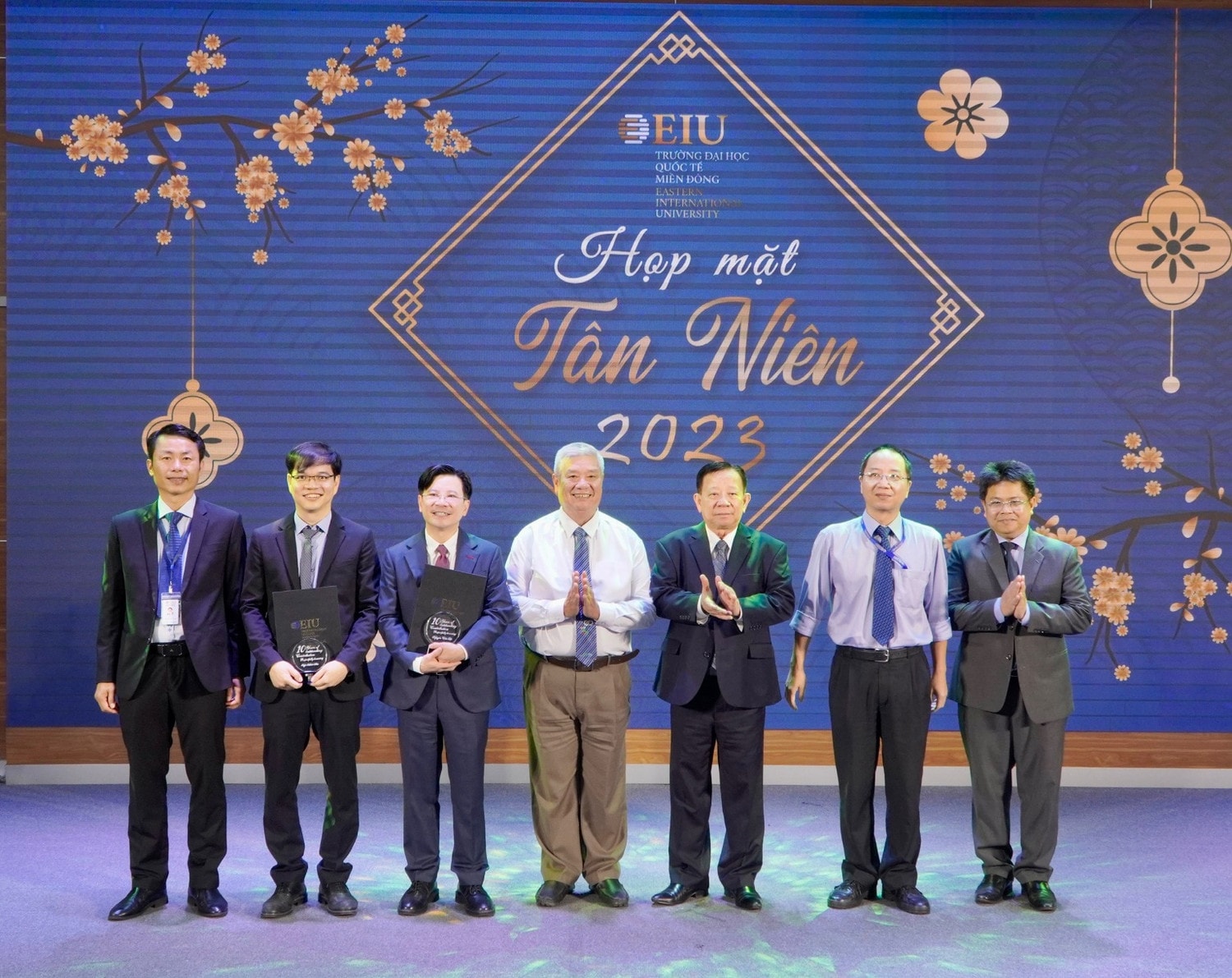 Trường Đại học Quốc tế Miền đông phấn đấu hoàn thành 6 nhiệm vụ trọng tâm năm 2023 -0