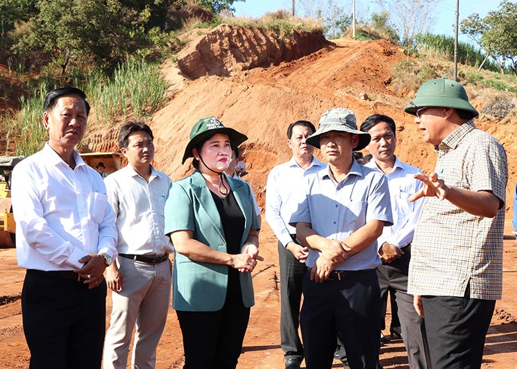 Bình Phước: Cắt hợp đồng nếu nhà thầu tiếp tục chậm trễ tiến độ