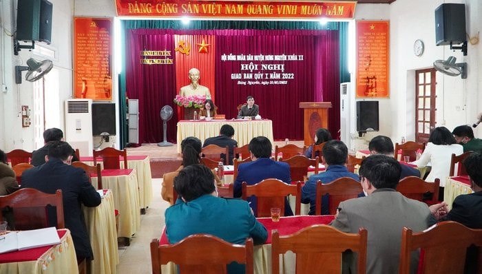 Một Hội nghị giao ban giữa Thường trực HĐND huyện Hưng Nguyên với Thường trực HĐND các xã, thị trấn - ẢNH HÀ HUỆ