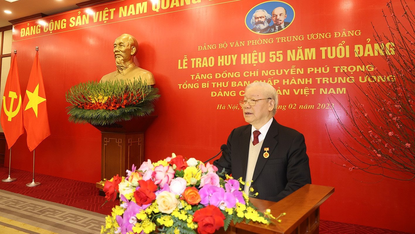 Nguyện suốt đời phấn đấu, hy sinh, tuyệt đối trung thành với lý tưởng, sự nghiệp cách mạng của Đảng, xứng đáng là đảng viên của Đảng Cộng sản Việt Nam -0
