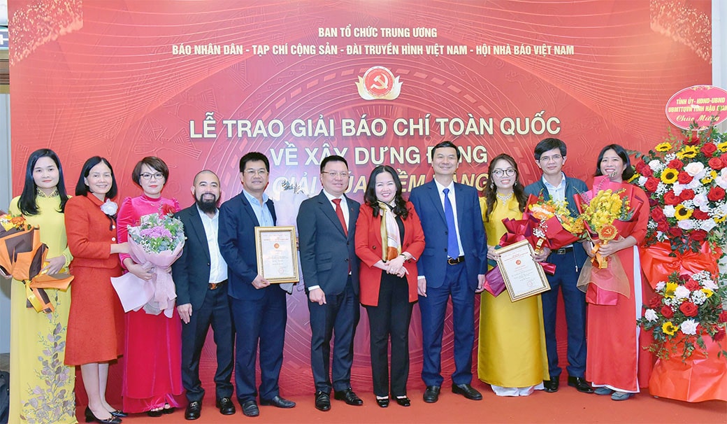 Một số hình ảnh Chủ tịch Quốc hội Vương Đình Huệ dự Lễ trao giải báo chí toàn quốc về xây dựng Đảng lần thứ VII -0