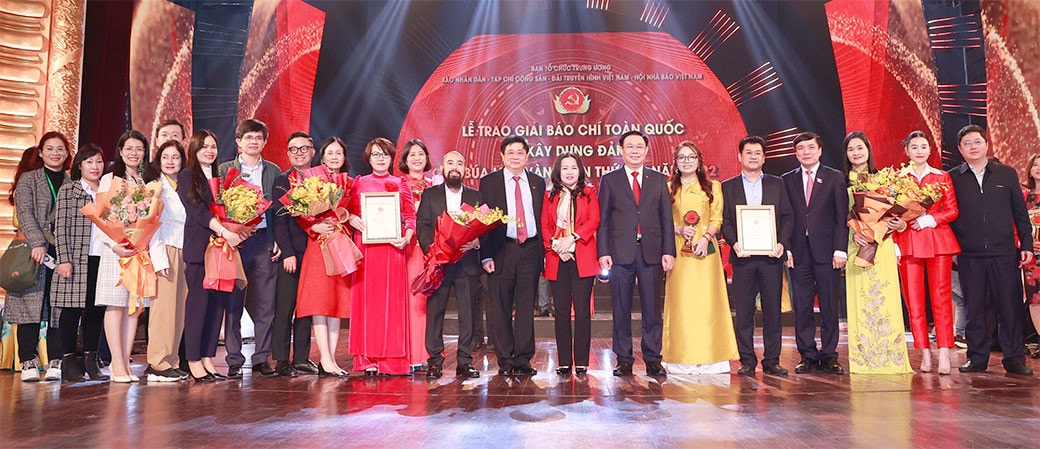 Chủ tịch Quốc hội Vương Đình Huệ: Tiếp tục sáng tạo những tác phẩm thực sự lay động, góp phần xây dựng “Ðảng ta là đạo đức, là văn minh”