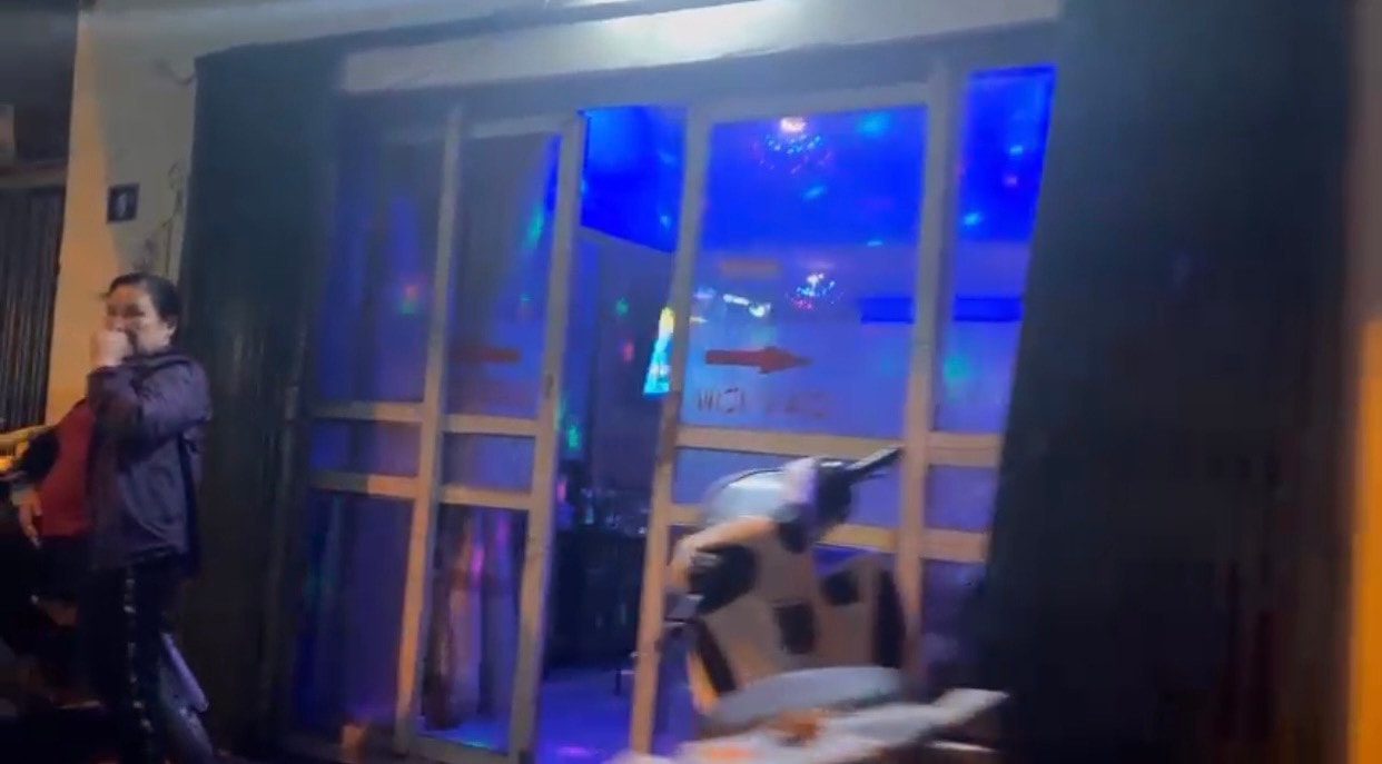 Hà Nội: Hàng chục quán hát karaoke dội “bom âm thanh” vào khu dân cư mỗi đêm -0