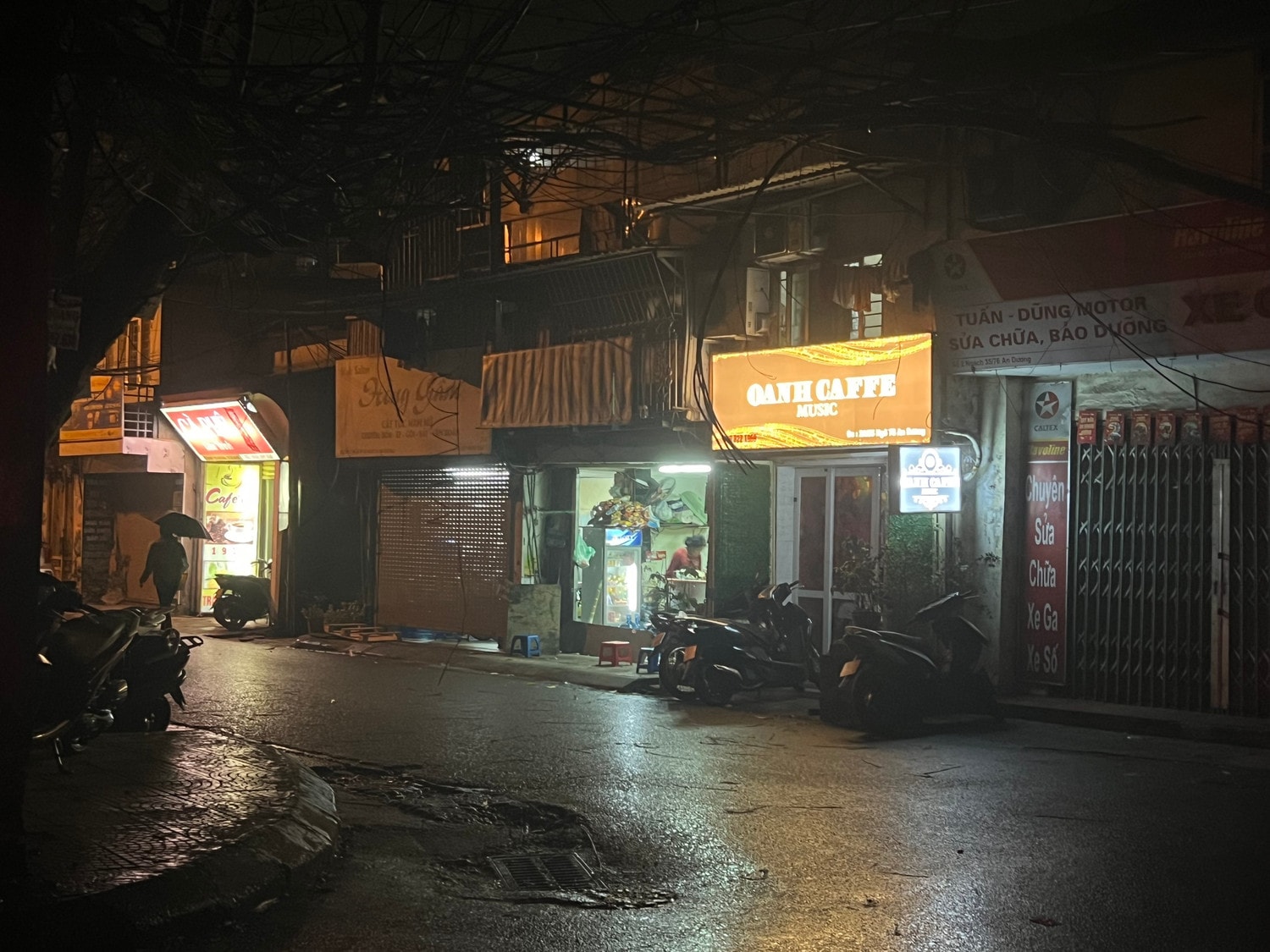 Hà Nội: Hàng chục quán hát karaoke dội “bom âm thanh” vào khu dân cư mỗi đêm -0