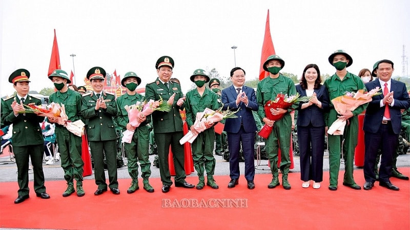 Bắc Ninh tổ chức trang trọng Lễ giao, nhận quân năm 2023 -0