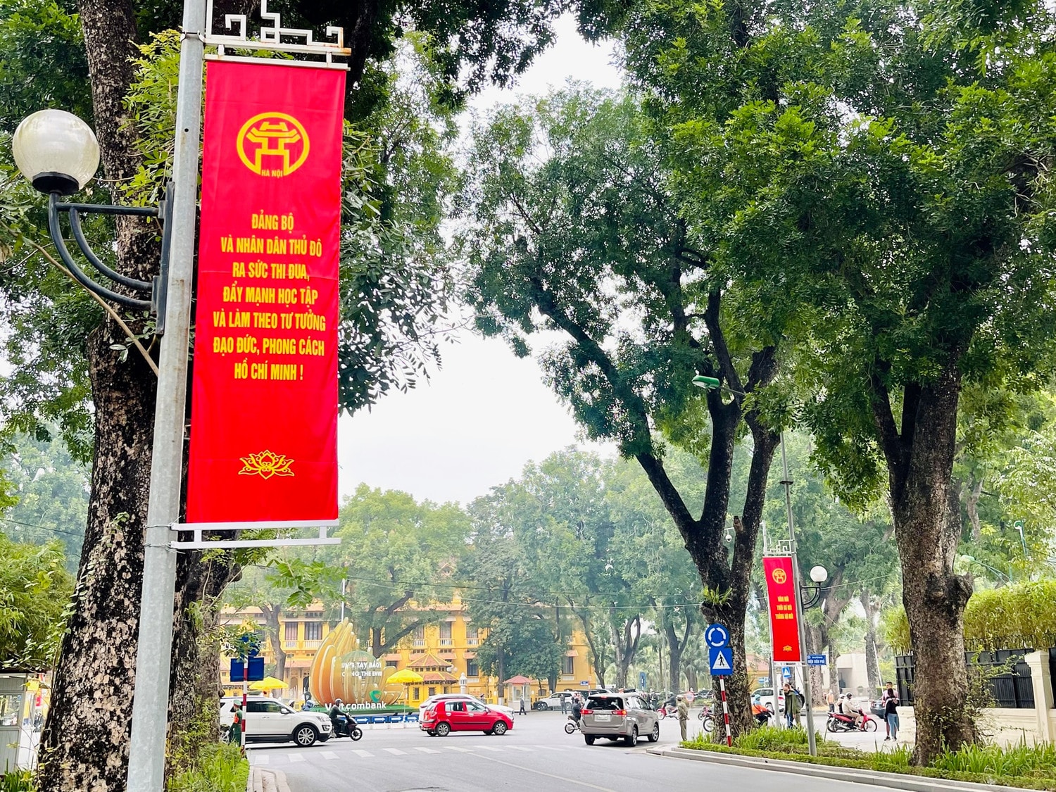 Bài 2: Xây dựng đội ngũ cán bộ đáp ứng yêu cầu thực tiễn -0