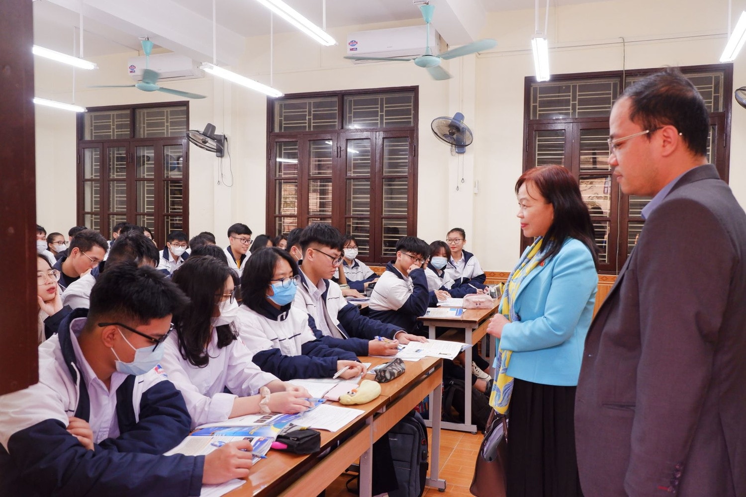 Hầu hết học sinh lớp 10 Trường THPT Trần Nguyên Hãn cho biết thích thú với chương trình học mới, "không nặng, không khó" Thực hiện Chương trình giáo dục phổ thông 2018: “Học sinh khối lớp 10 có chuyển biến rõ nét về nhiều mặt” -0