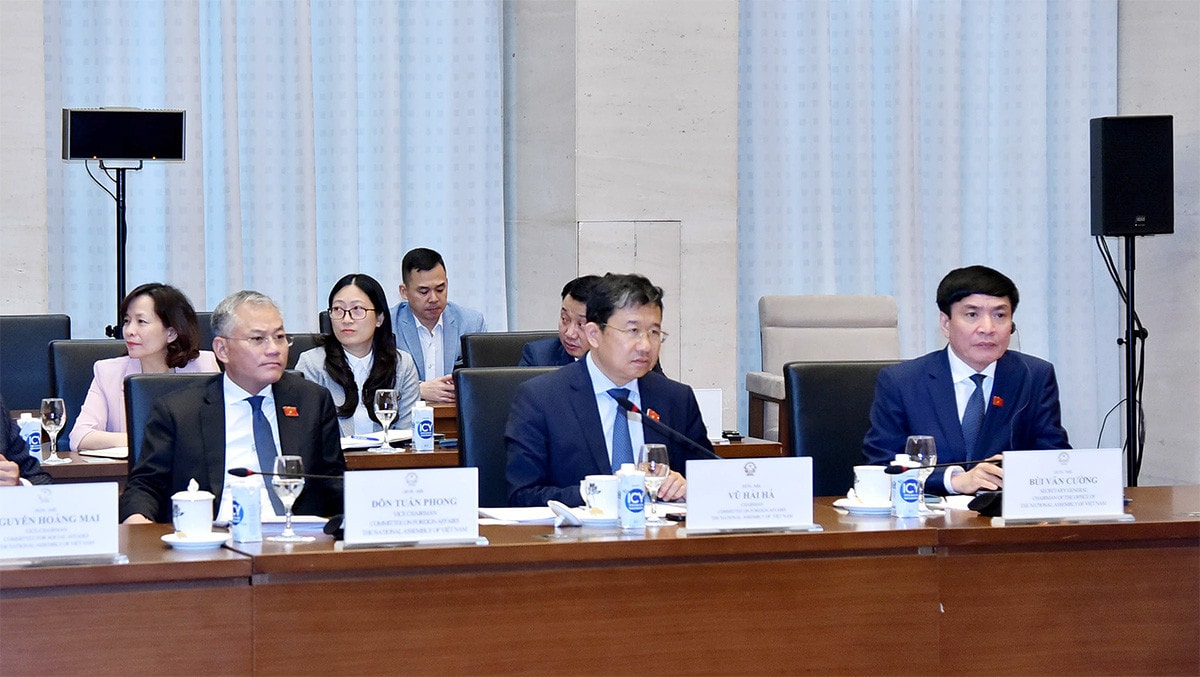 Chủ tịch Quốc hội Vương Đình Huệ: Nhất quán chính sách, kiên định mục tiêu phát triển -5